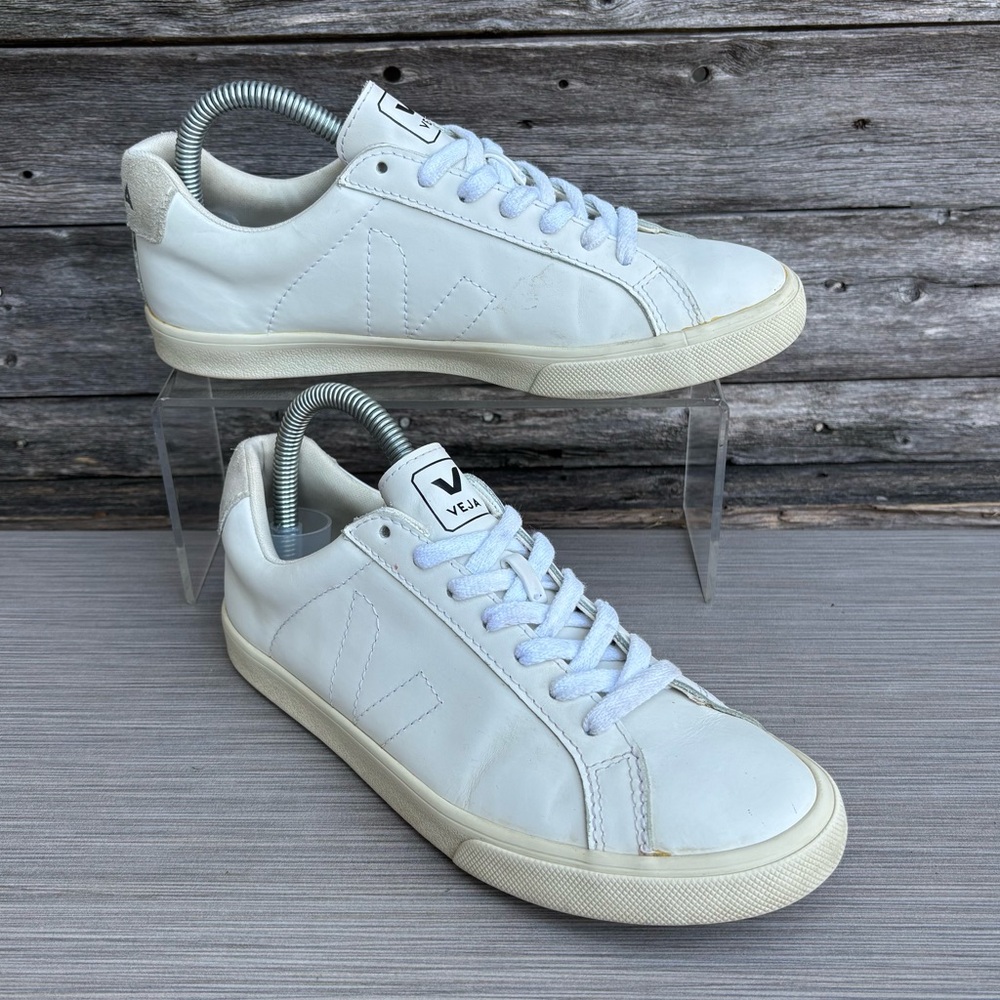 VEJA Esplar Leather Sneaker
